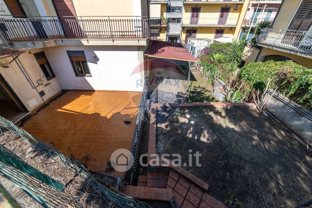 Appartamento in Vendita in Via Calvario a Camporotondo Etneo