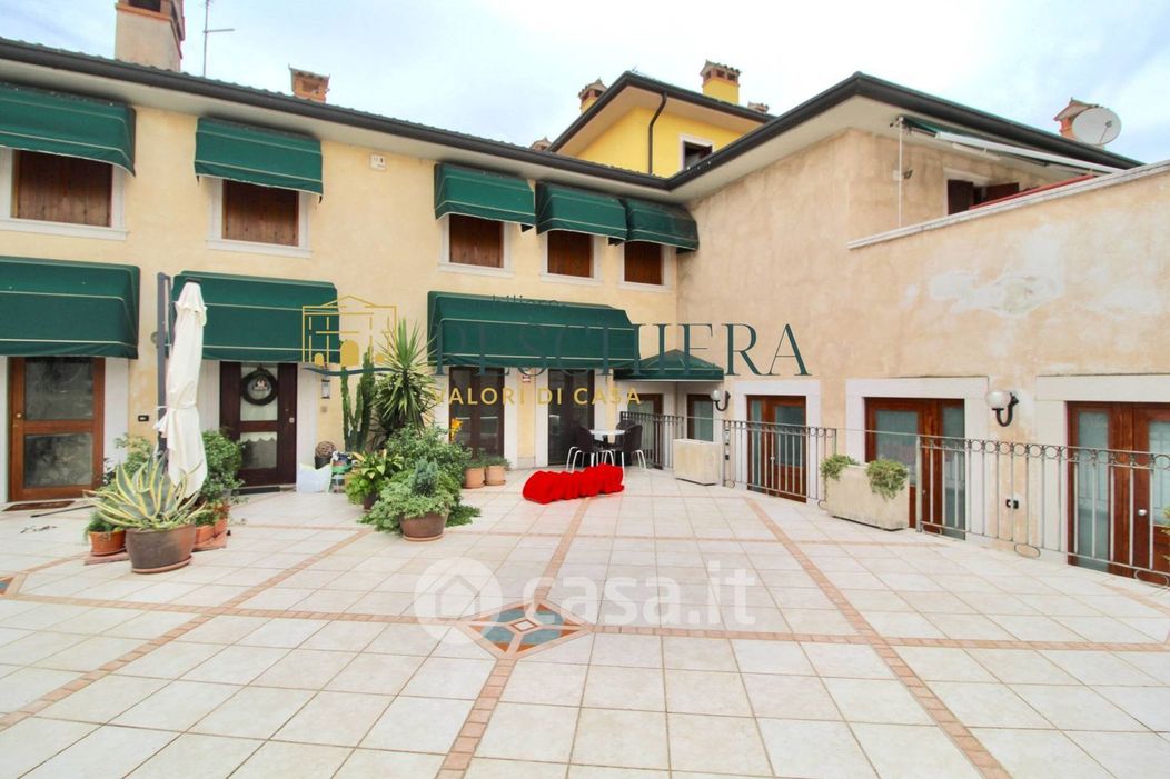 Appartamento in Vendita in Via Rocca 12 a Peschiera del Garda