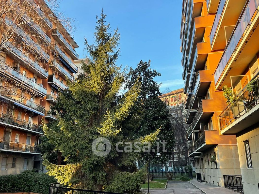 Appartamento in Affitto in Viale Caterina da Forlì a Milano
