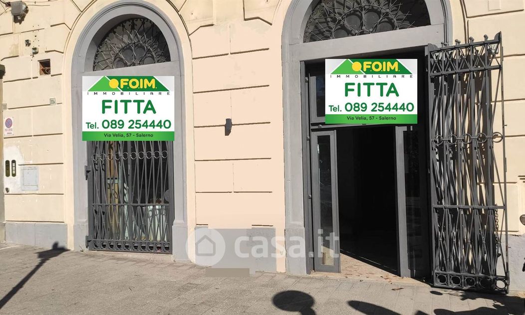 Negozio/Locale commerciale in Affitto in Piazza Matteo Luciani 34 a Salerno