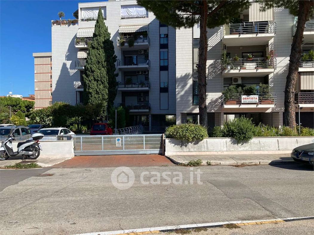 Garage/Posto auto in Affitto in Via Divisione Acqui a Bari