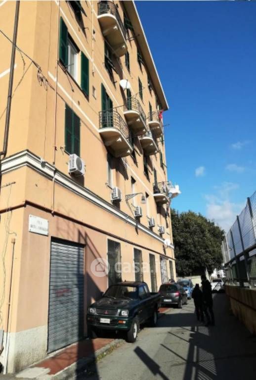Negozio/Locale commerciale in Vendita in Via Passo Buole 1 a Genova