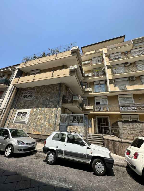 Appartamento in Vendita in Via Re Martino 71 a Catania
