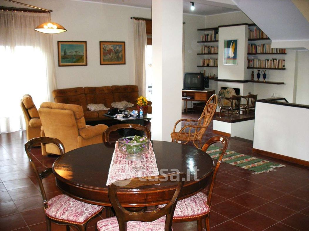 Casa indipendente in Vendita in Via Longitudinale a Reggio Calabria