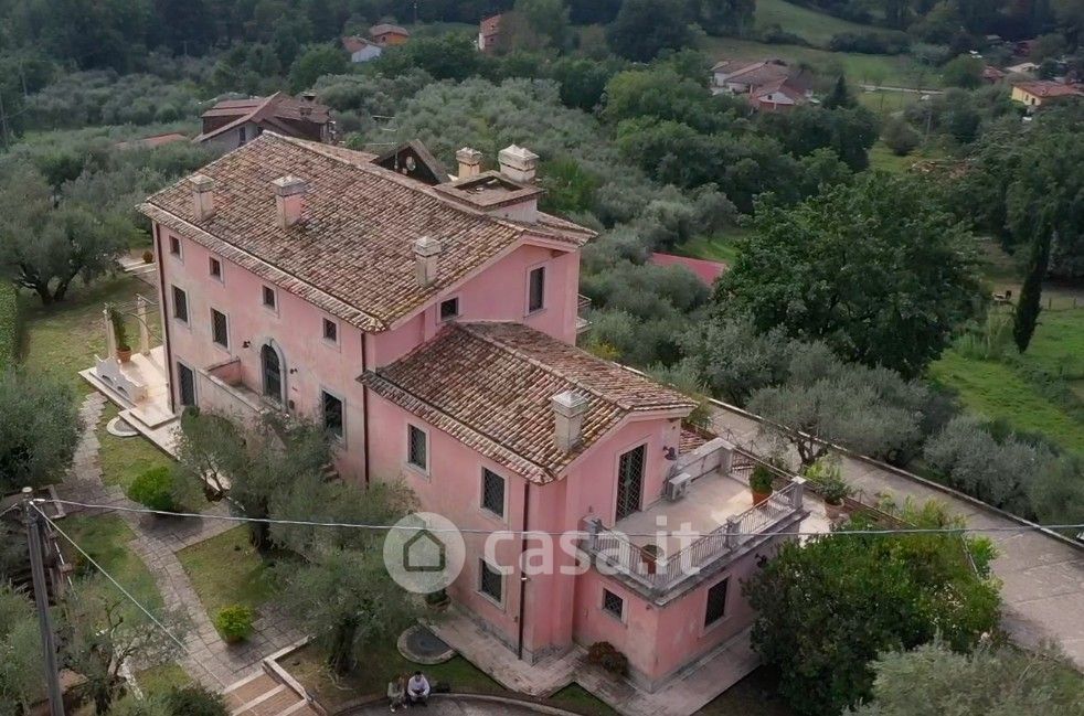 Villa in Vendita in Via Bagni a Frosinone