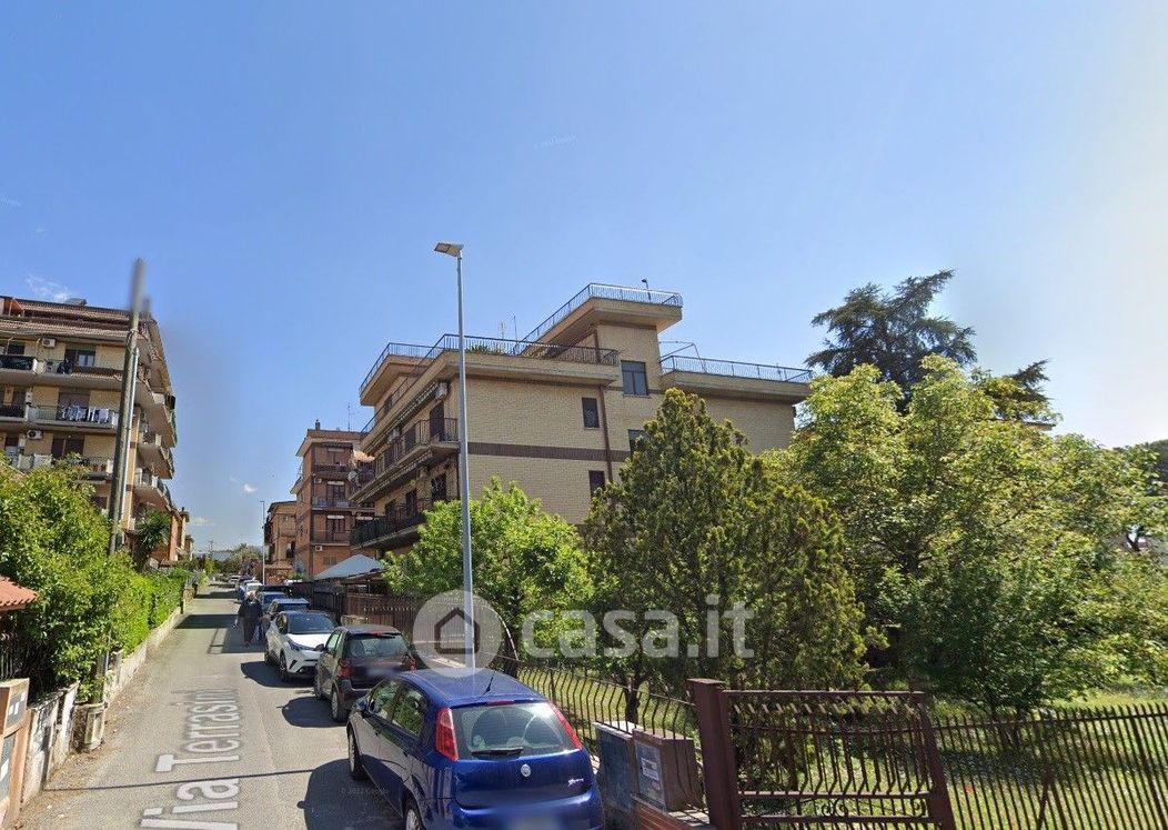 Appartamento in Vendita in Via Termini Imerese a Roma