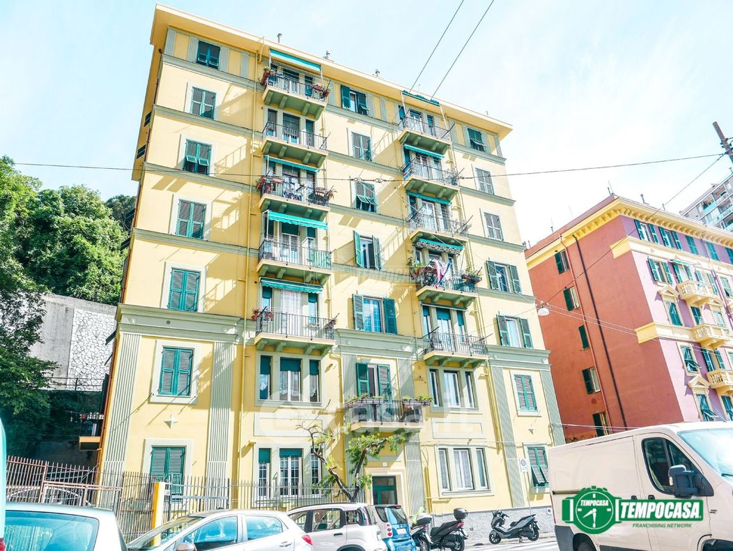 Appartamento in Vendita in Via Gian Battista Monti 36 a Genova