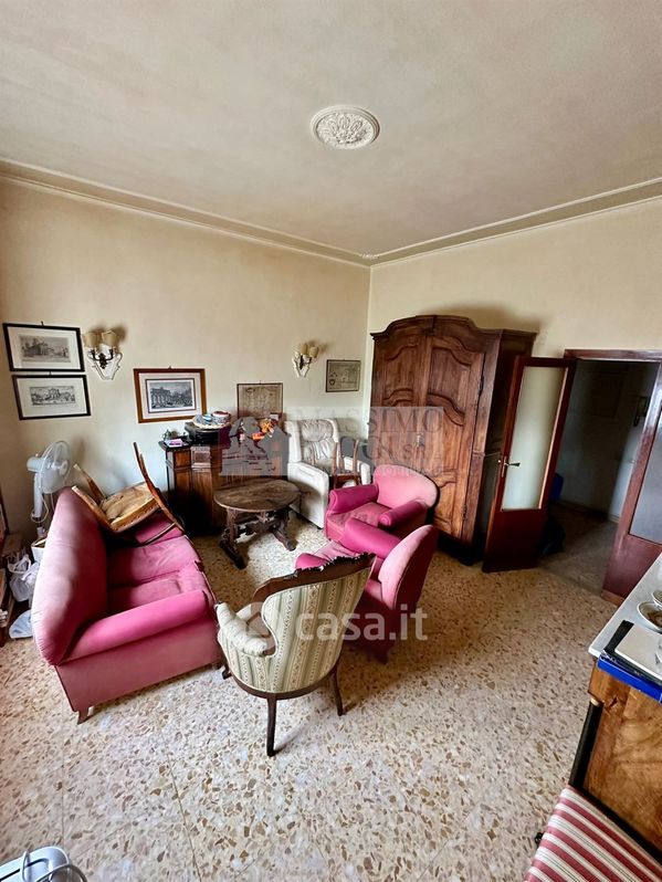 Appartamento in Vendita in Via Martiri di Scalvaia 19 a Siena