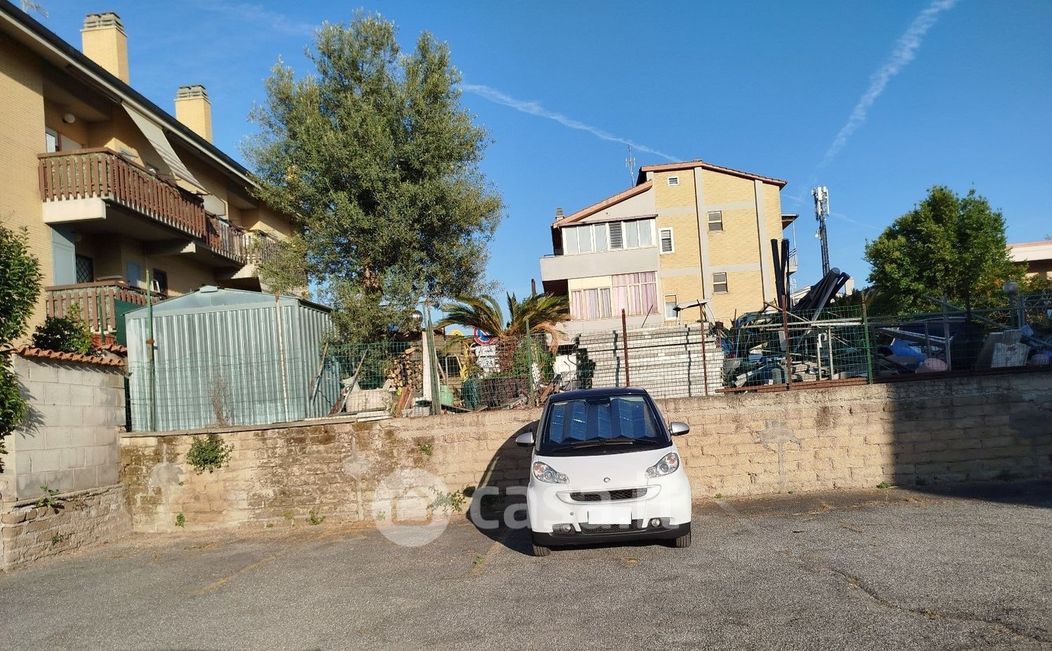 Garage/Posto auto in Vendita in Via di Torre Morena 92 a Roma