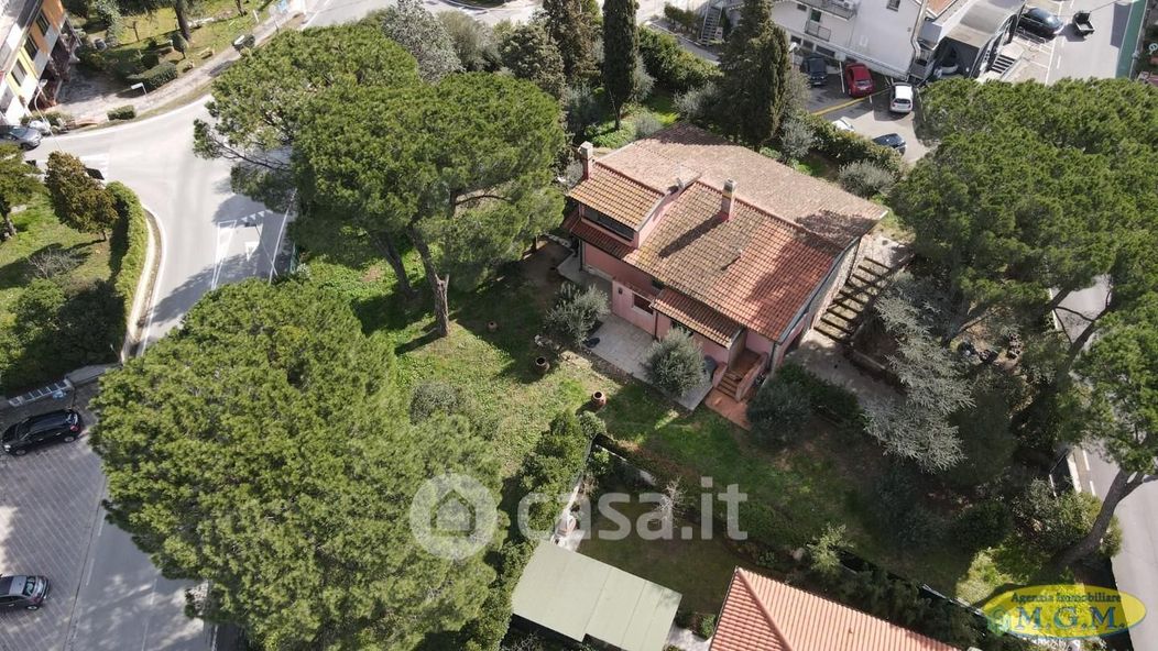 Villa in Vendita in Via Pregiuntino a Santa Maria a Monte