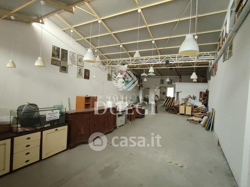 Negozio/Locale commerciale in Affitto in Via Aurelia Nord a Viareggio