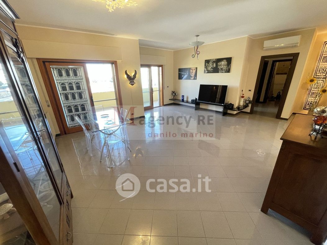 Appartamento in Vendita in Viale Laboccetta 104 a Reggio Calabria