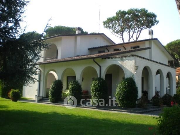 Villa in Affitto in Via L. Raffaelli a Forte dei Marmi