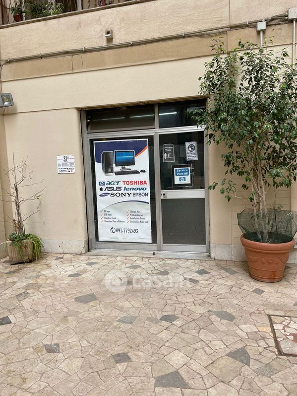 Negozio/Locale commerciale in Affitto in Via del bersagliere a Palermo