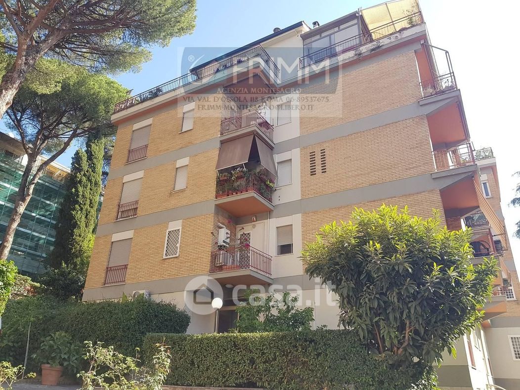 Appartamento in Vendita in Via Novacella a Roma