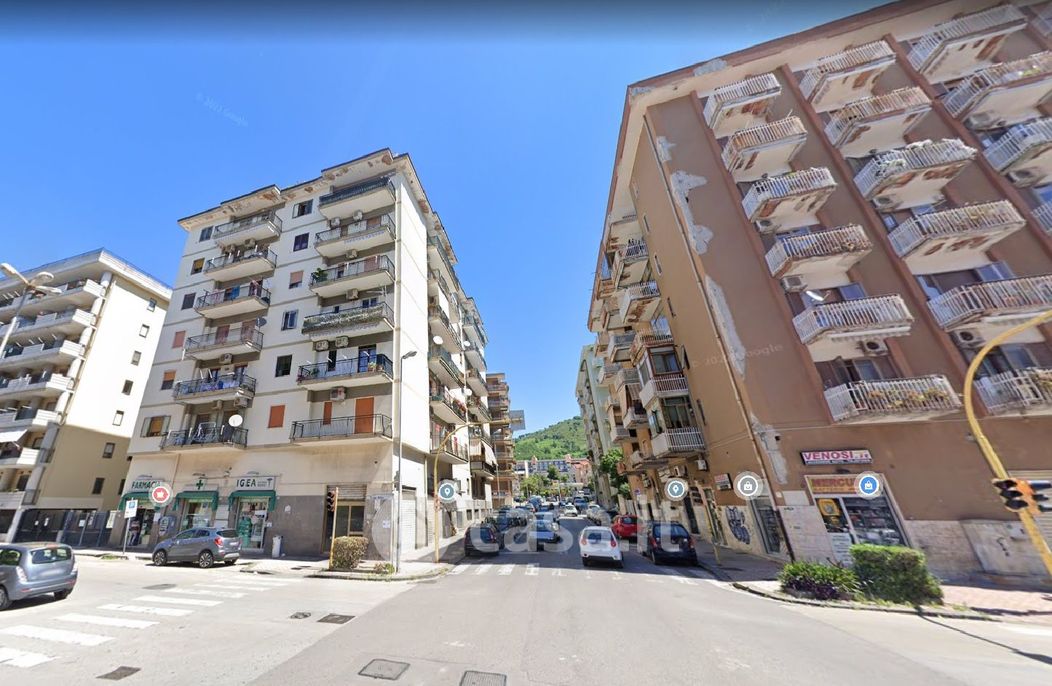 Appartamento in Vendita in Via Medaglie D'Oro a Salerno