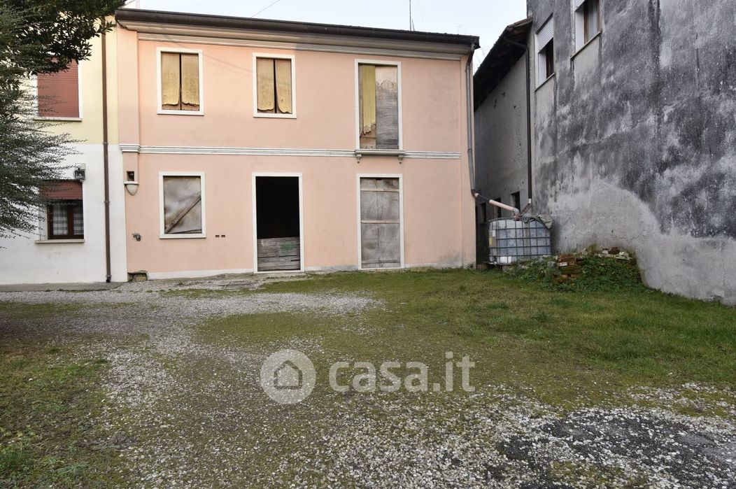 Casa Bi/Trifamiliare in Vendita in Via Veneto a Romano d'Ezzelino