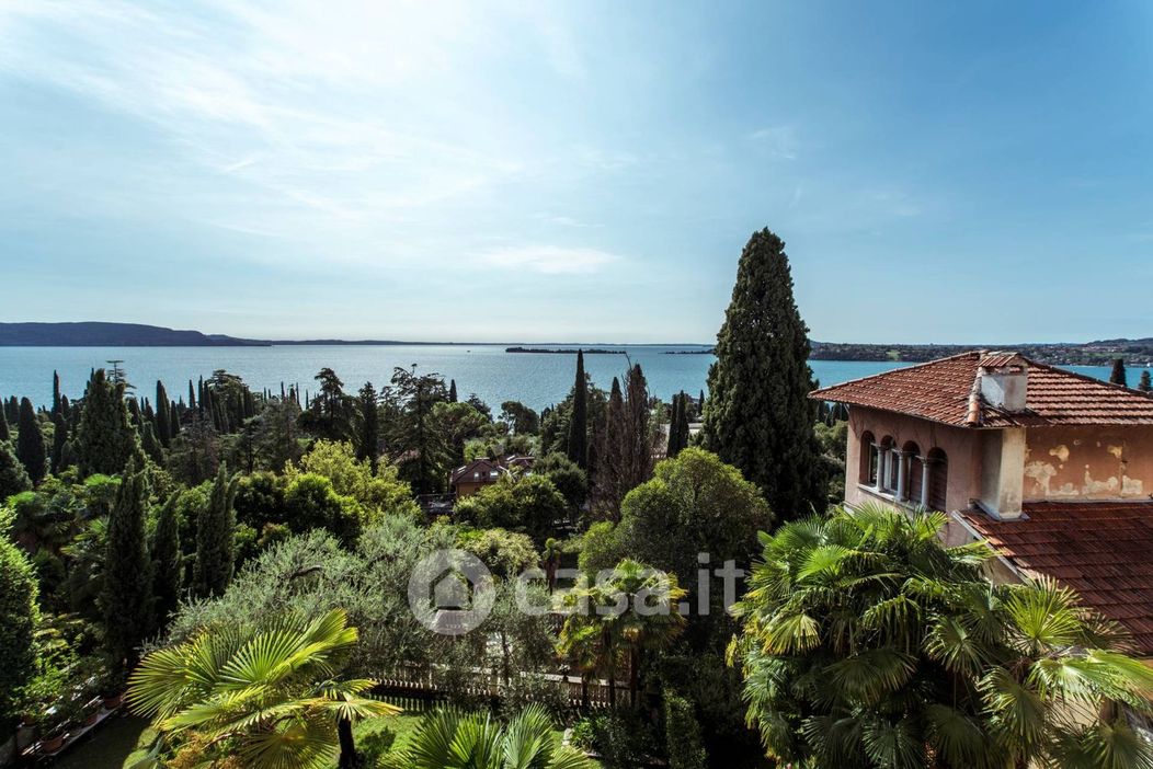 Villa in Vendita in Via Caduti 2 -16 a Gardone Riviera