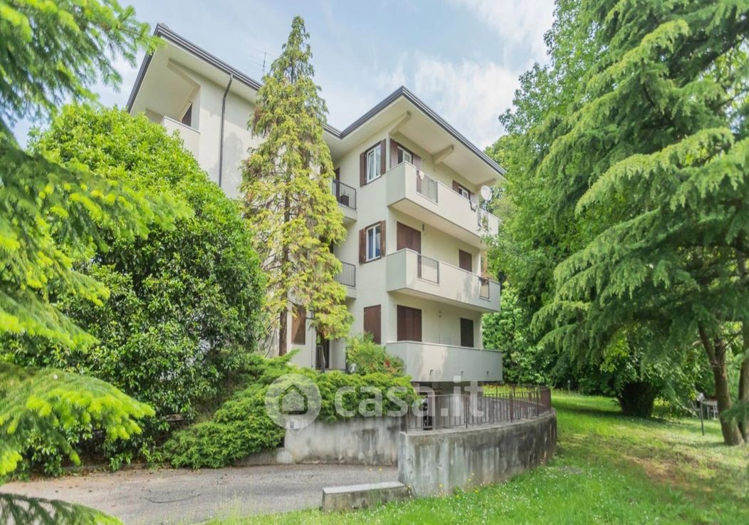 Appartamento in Vendita in Via Francesco Crispi 160 a Varese