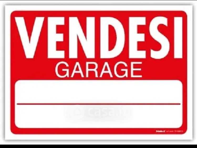 Garage/Posto auto in Vendita in Via Sarsina a Roma