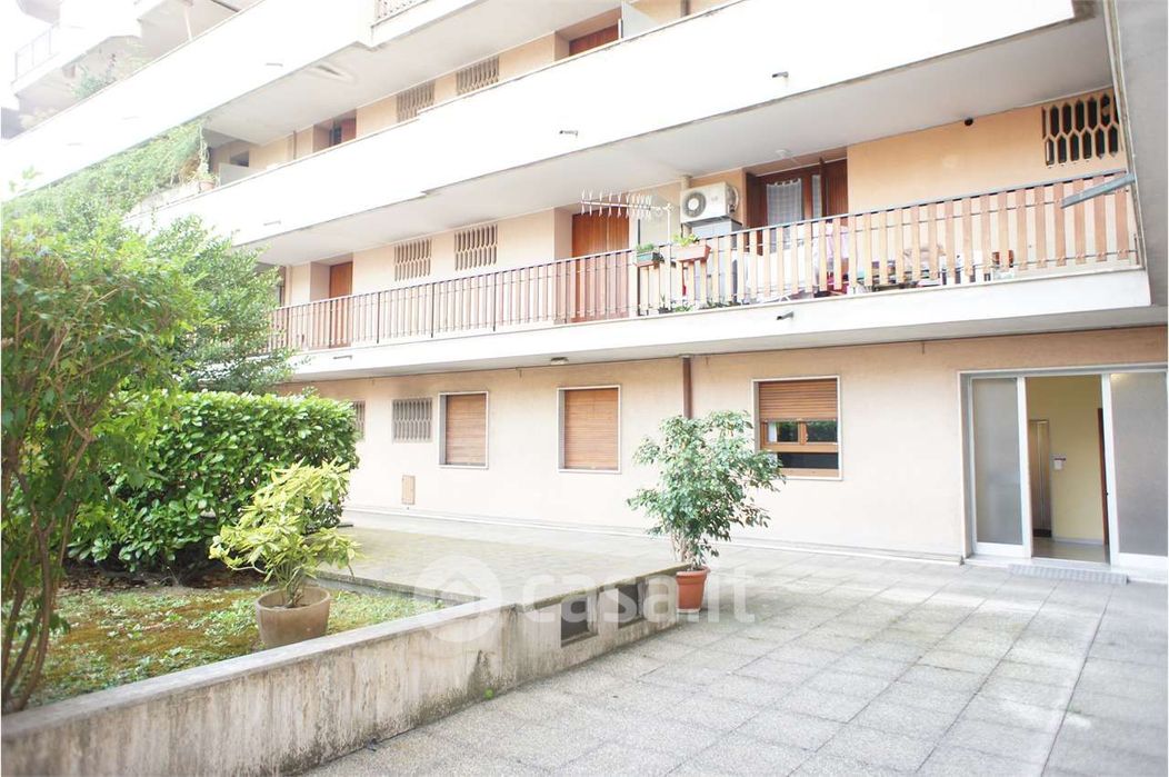 Appartamento in Vendita in Via Ernesto Cairoli 5 a Varese