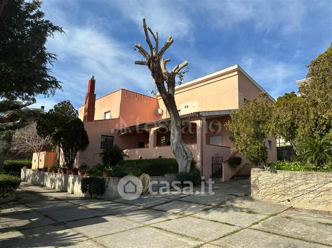 Villa in Vendita in Via Cardinale Vincenzo Lauro a Catanzaro