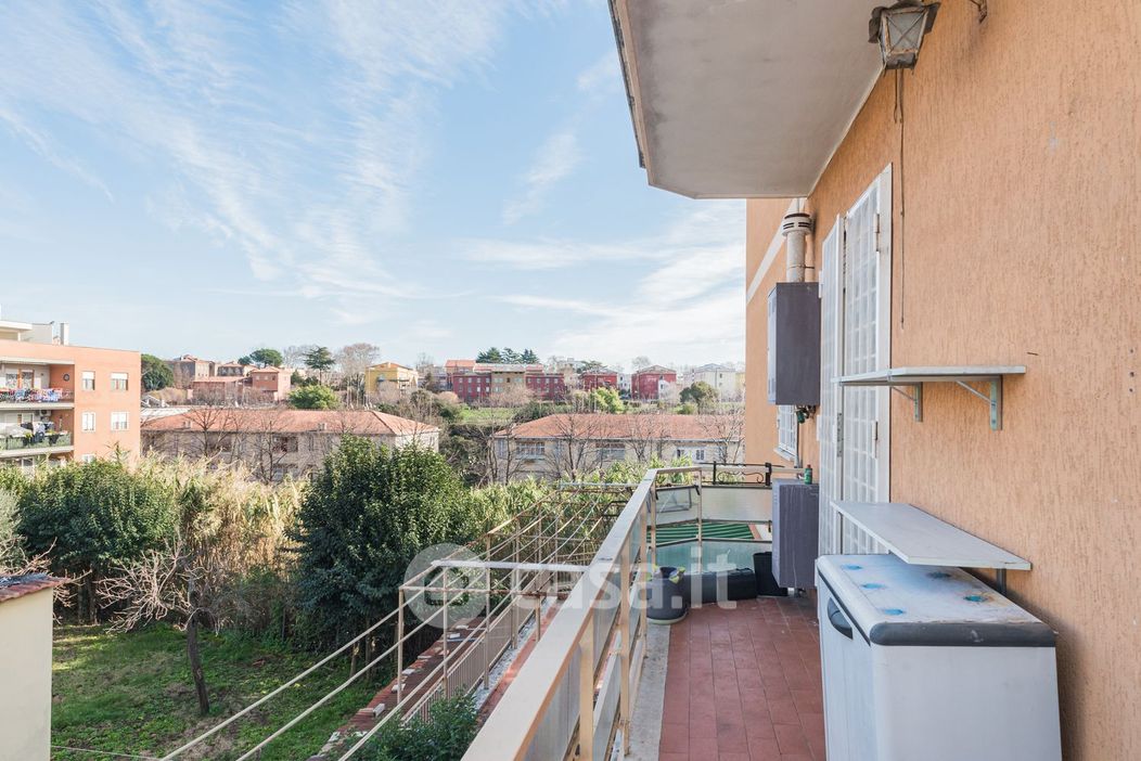 Appartamento in Vendita in Via Andrea Barbazza a Roma