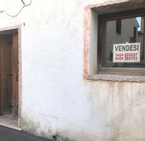 Negozio/Locale commerciale in Vendita in Vicolo Jacopo da Ponte a Bassano del Grappa