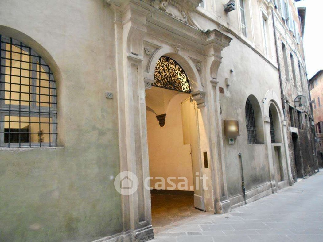 Stabile / Palazzo in Vendita in Via Stalloreggi 31 a Siena