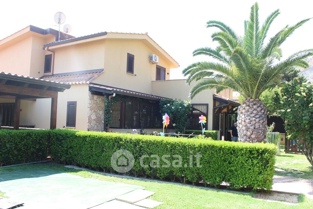 Villa in Vendita in Aiace Modello Via Rea a Palermo
