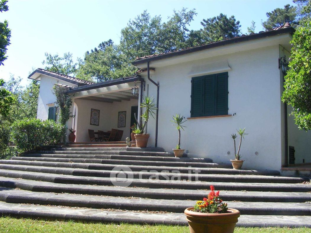 Villa in Vendita in a Pistoia