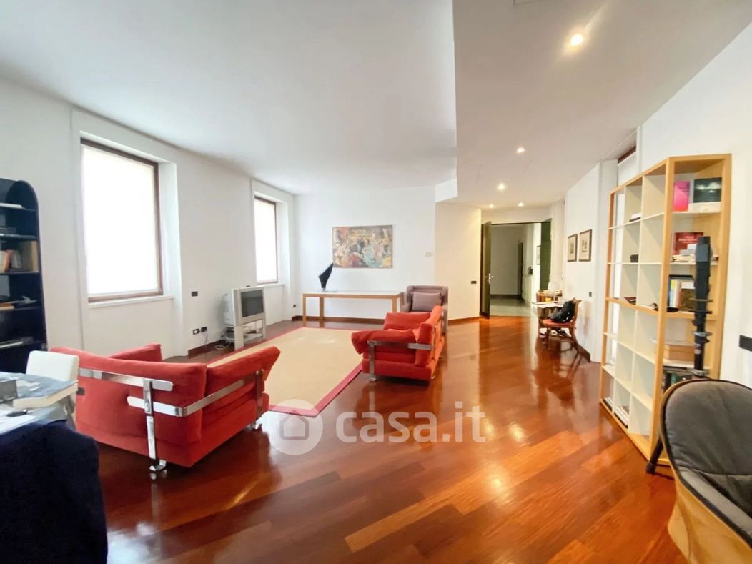 Appartamento in Affitto in Via Sant'Orsola a Milano