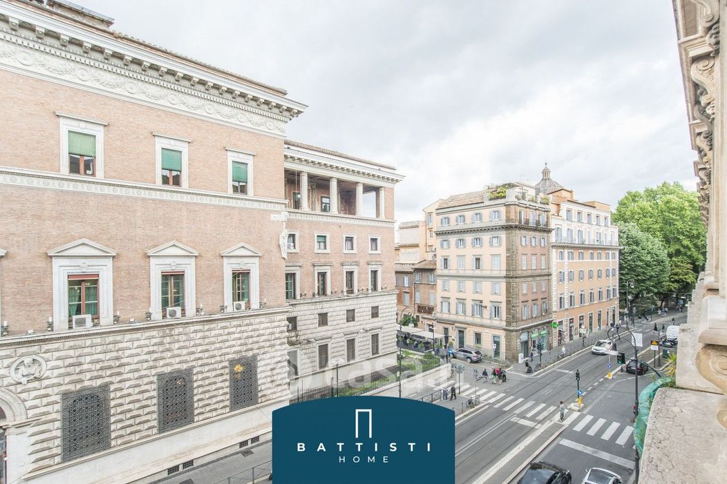 Appartamento in Vendita in Piazza Benedetto Cairoli a Roma