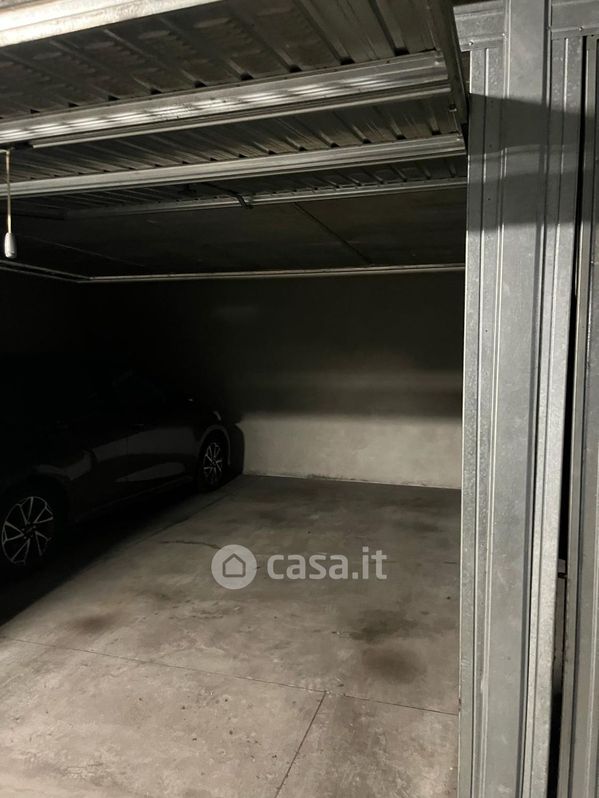 Garage/Posto auto in Vendita in Via Massena 97 a Torino