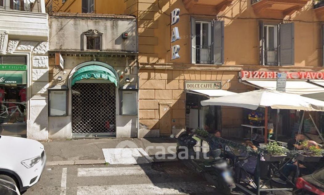 Negozio/Locale commerciale in Vendita in Via Bergamo a Roma