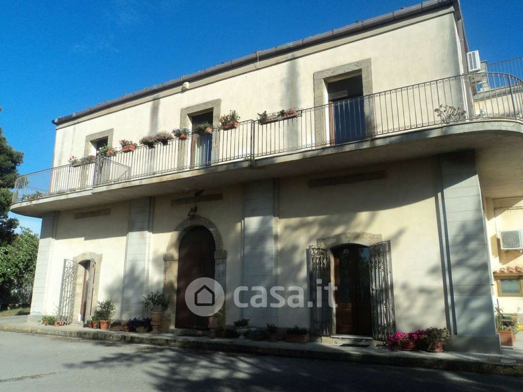 Villa in Vendita in Via Luigi Pirandello a Caltagirone