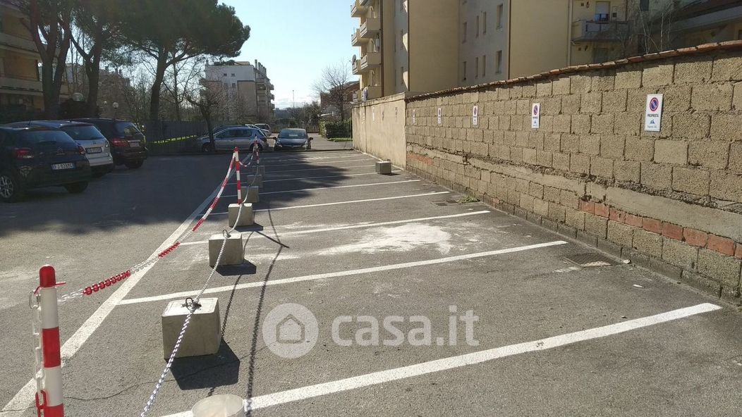 Garage/Posto auto in Affitto in Via Zarini 352 a Prato