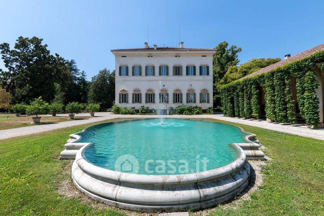Villa in Vendita in Via Canova a Isola Vicentina