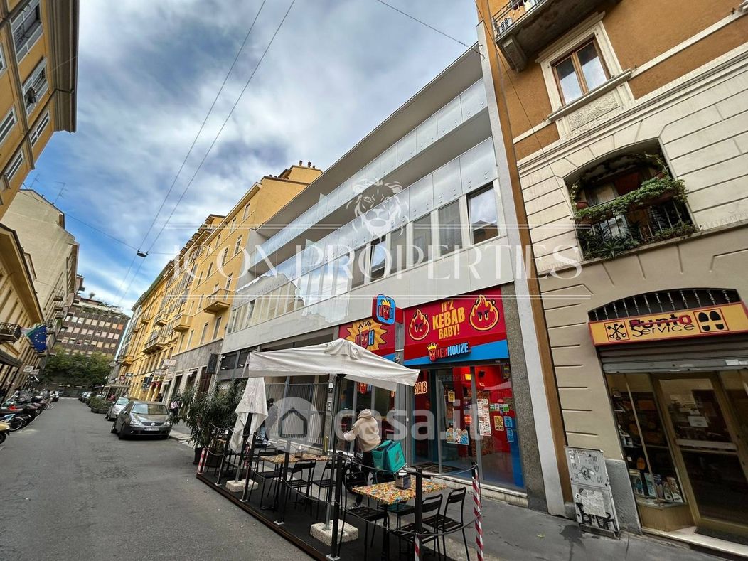Negozio/Locale commerciale in Affitto in Via Amatore Sciesa a Milano