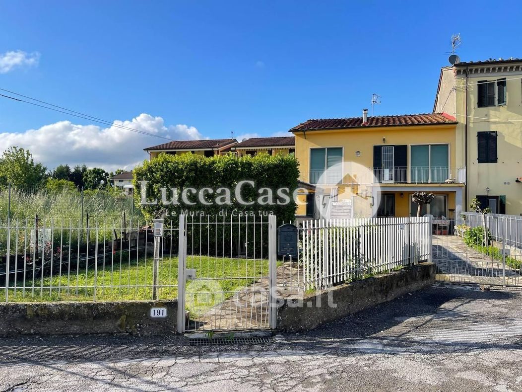 Casa Bi/Trifamiliare in Vendita in Via San Marco 55100 a Lucca