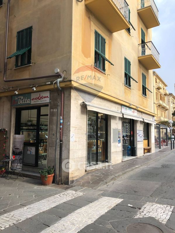 Negozio/Locale commerciale in Vendita in Piazza Vittorio Veneto 1 a Lavagna