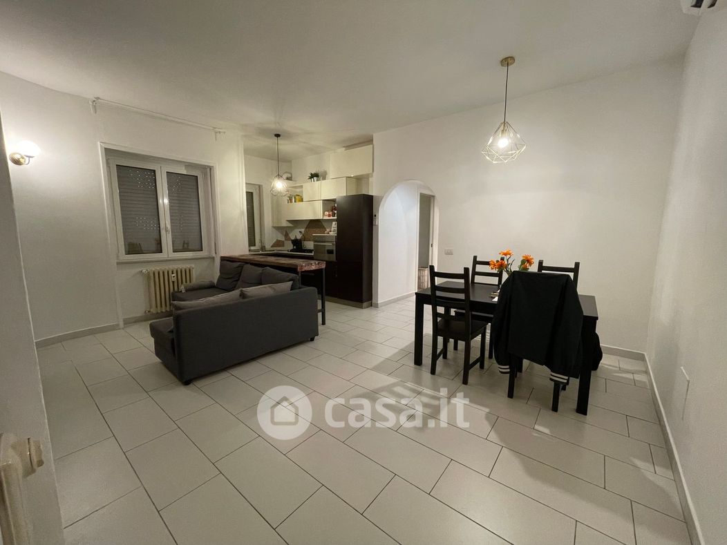 Appartamento in Affitto in Via Losanna 36 a Milano