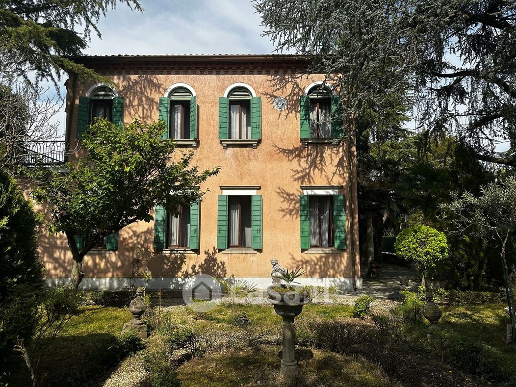 Villa in Vendita in Via 28 Aprile a Mogliano Veneto