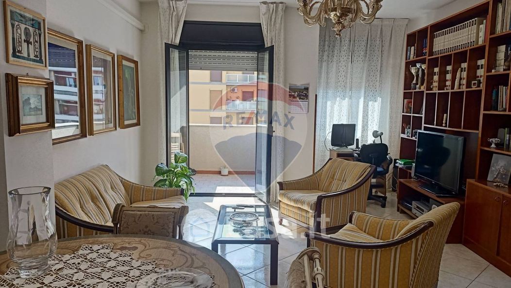 Appartamento in Vendita in Largo Villaura 27 a Palermo