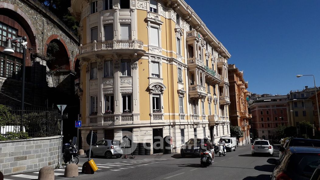 Ufficio in Affitto in Via Innocenzo Frugoni a Genova