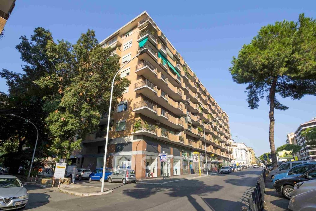 Appartamento in Vendita in Via Appia Nuova 572 a Roma
