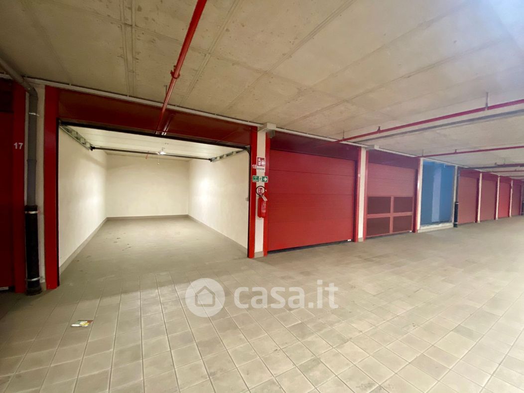 Garage/Posto auto in Affitto in Piazza Carlo Emanuele II 17 a Torino