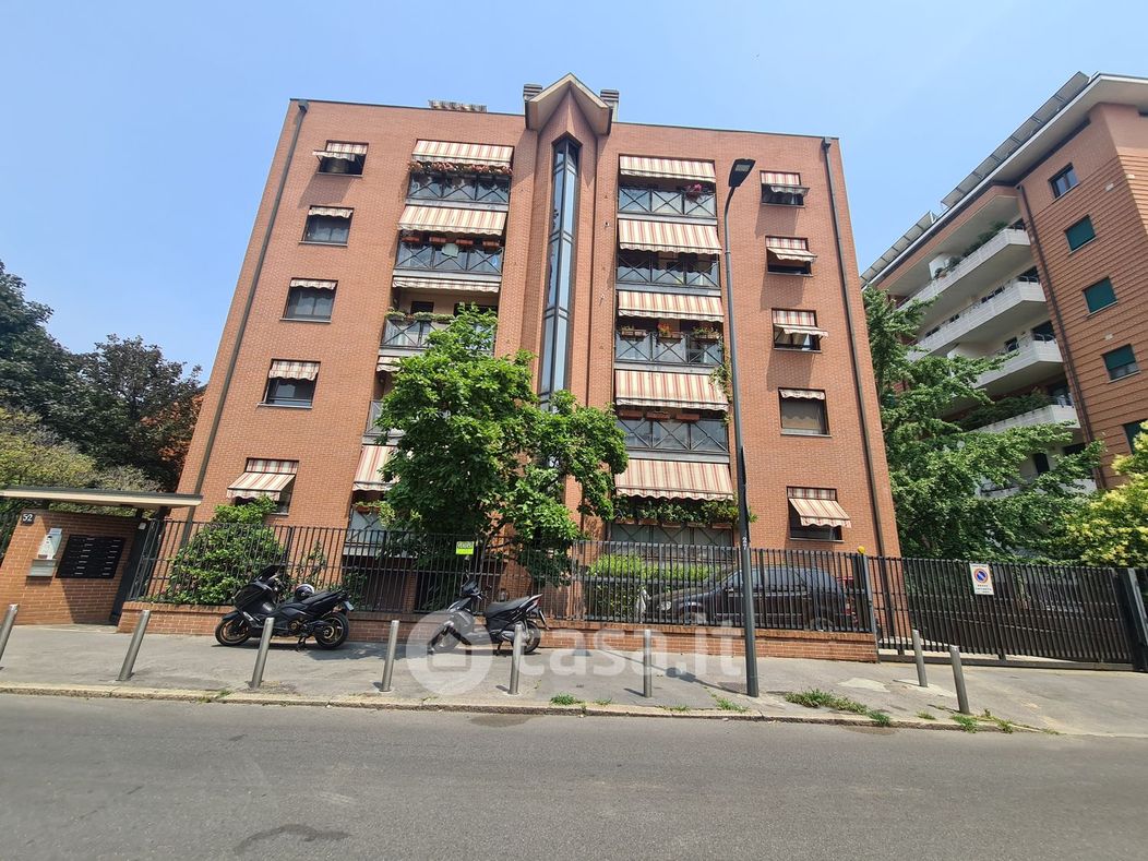 Appartamento in Vendita in Via Comune Antico 52 a Milano