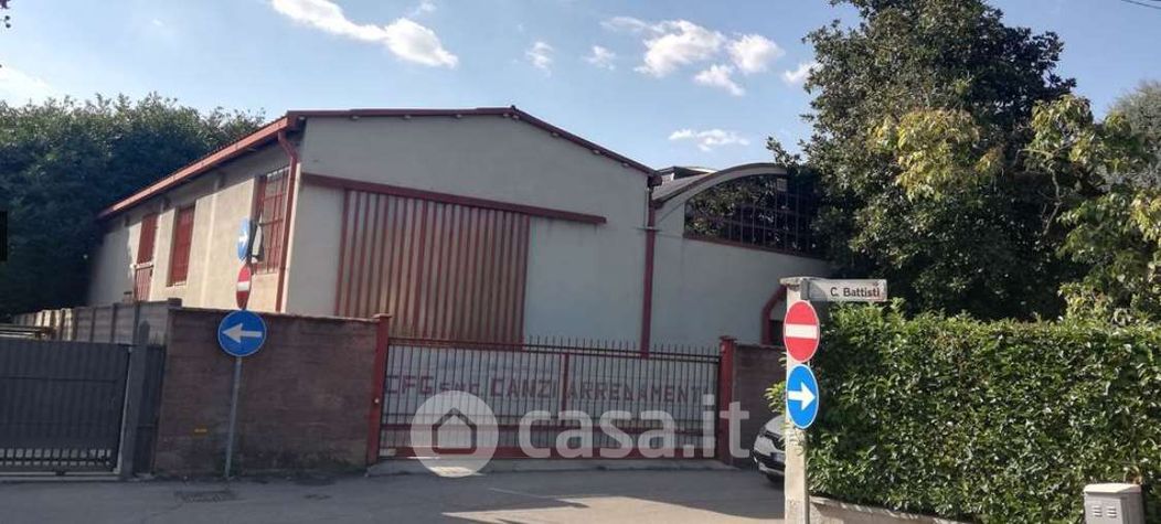 Negozio/Locale commerciale in Vendita in Via Cesare Battisti a Sovico