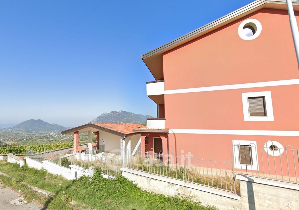 Villa in Vendita in Via Sant'Antuono a Guardia Sanframondi